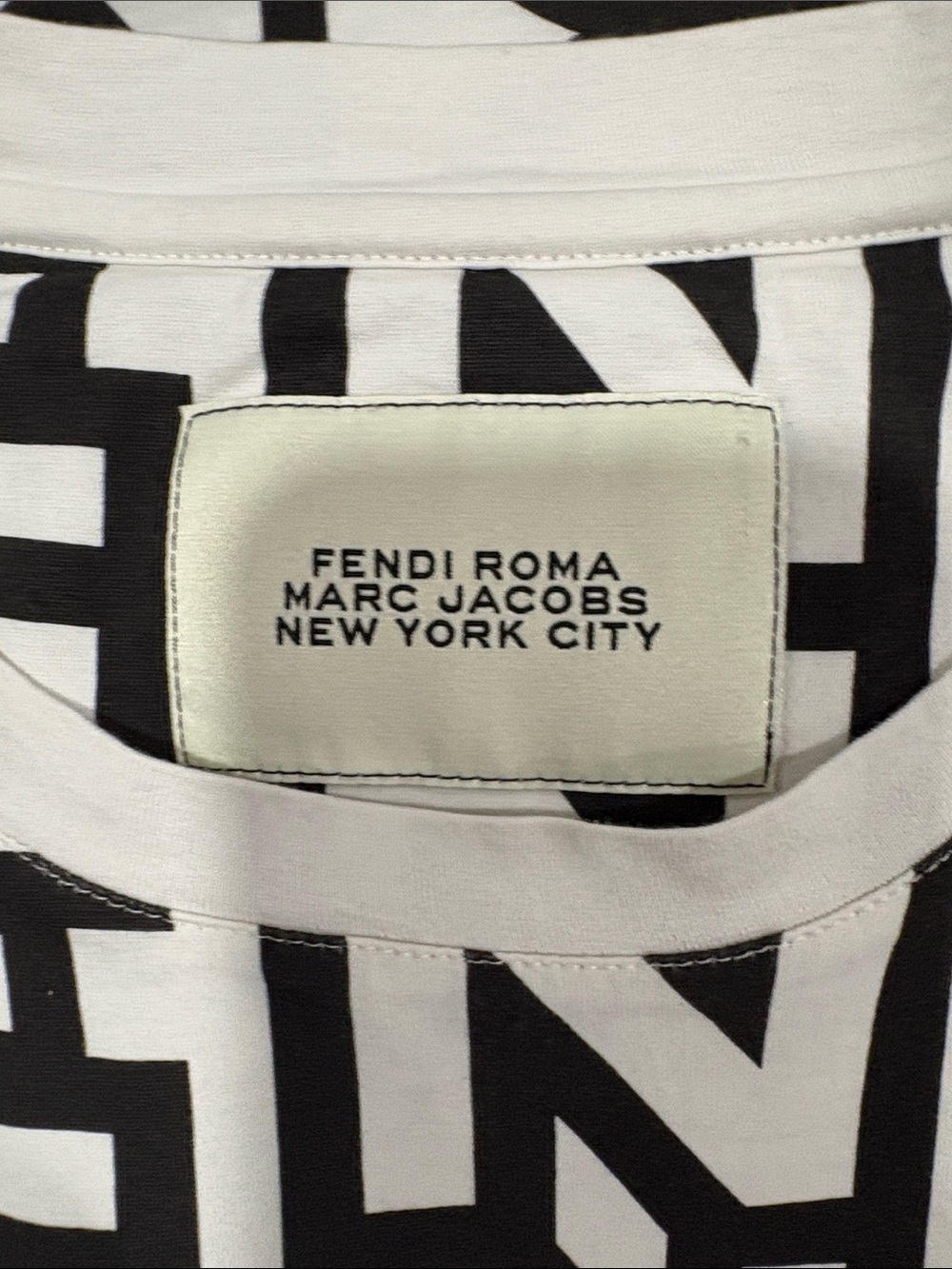 Fendi Marc Jacob’s Colab Graphic Black & White Short Sleeve Tee - Picture 5 of 7